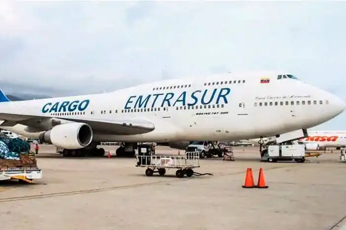Levantan la prohibición de salida del país para 12 tripulantes del avión venezolano