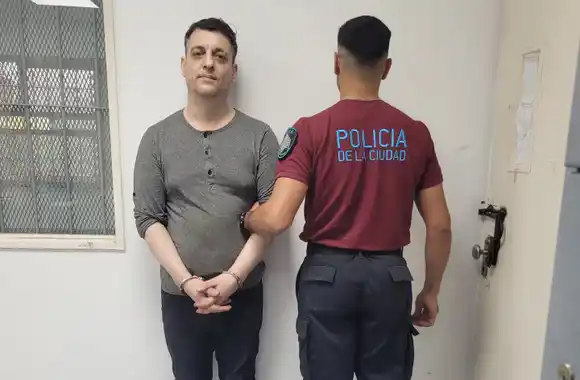 Se conocieron las fotos del ex de Lourdes preso