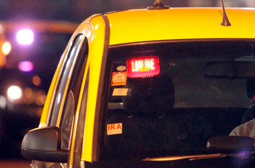 Le robaron a un taxista dinero y un celular en el barrio Libertad
