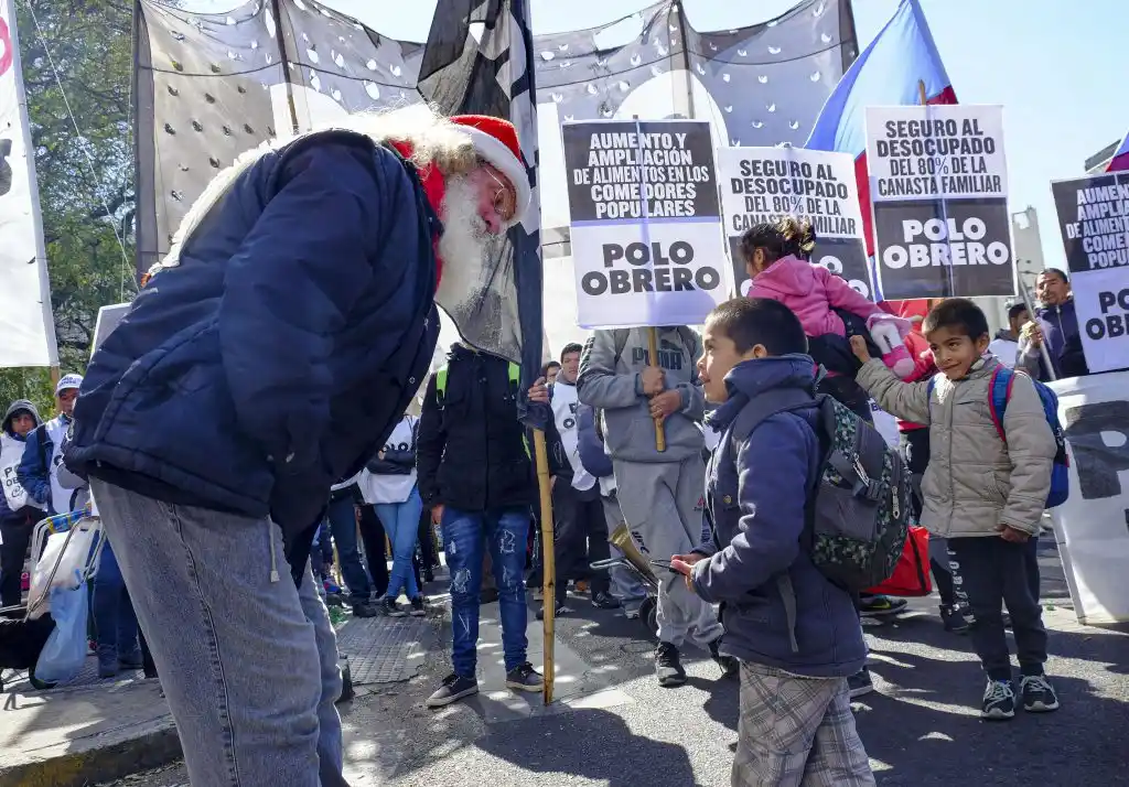 Diversos movimientos sociales reclamaron la emergencia alimentaria con un acampe