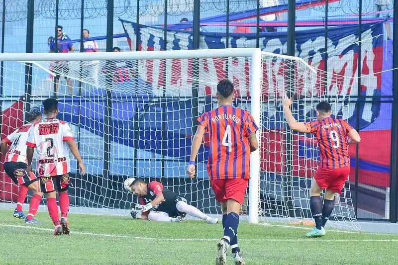 1.º de Mayo goleó a Tablita y
está en la final del Federativo