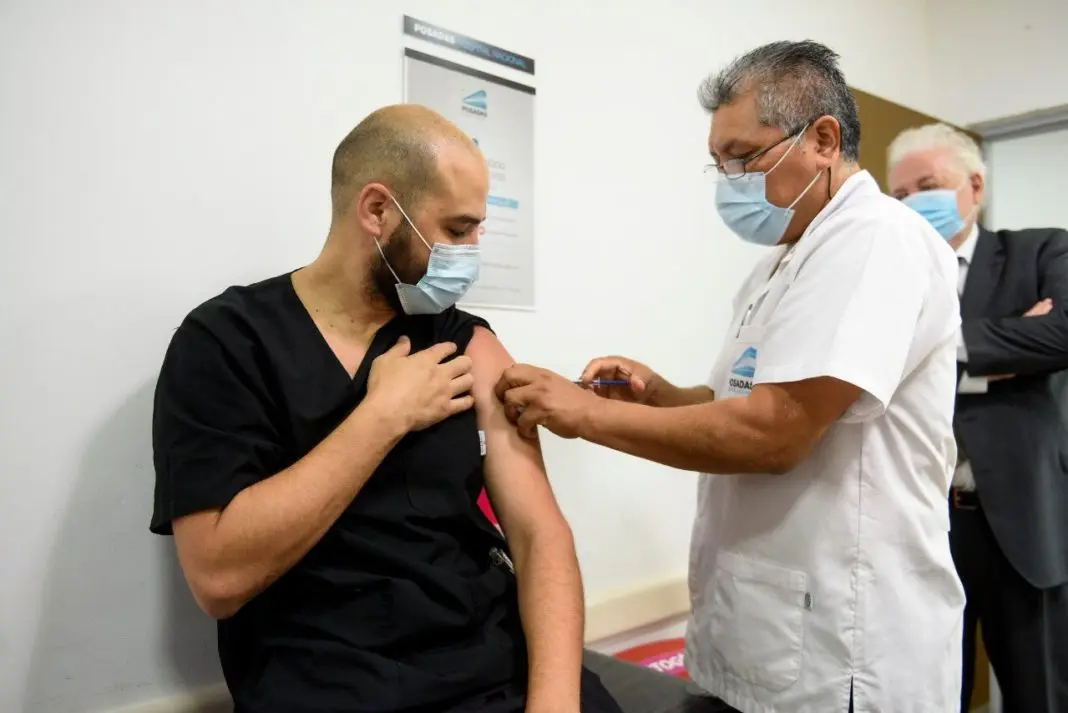 Informaron que 317 personas presentaron reacciones adversas tras ser vacunadas