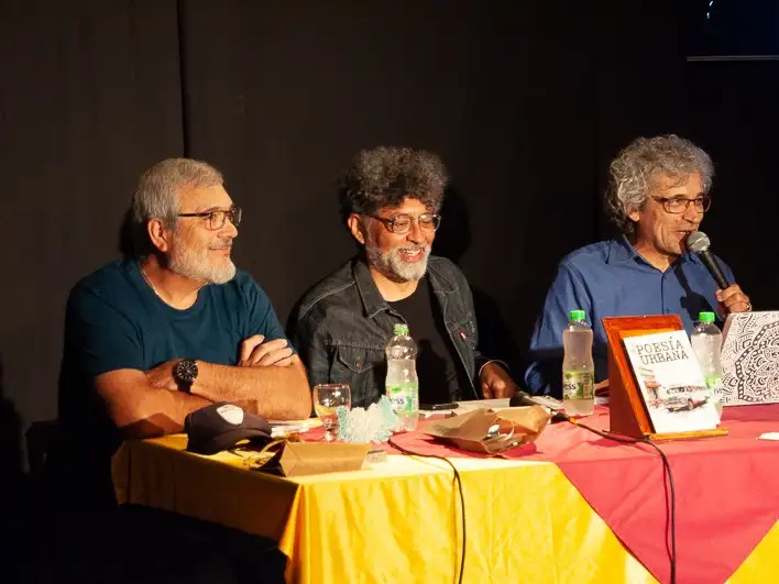 Alejandro Videla, Wally Abaca y Manuel Herbas, los hacedores de Poesía Urbana. Foto: Adelqui Bottazzi