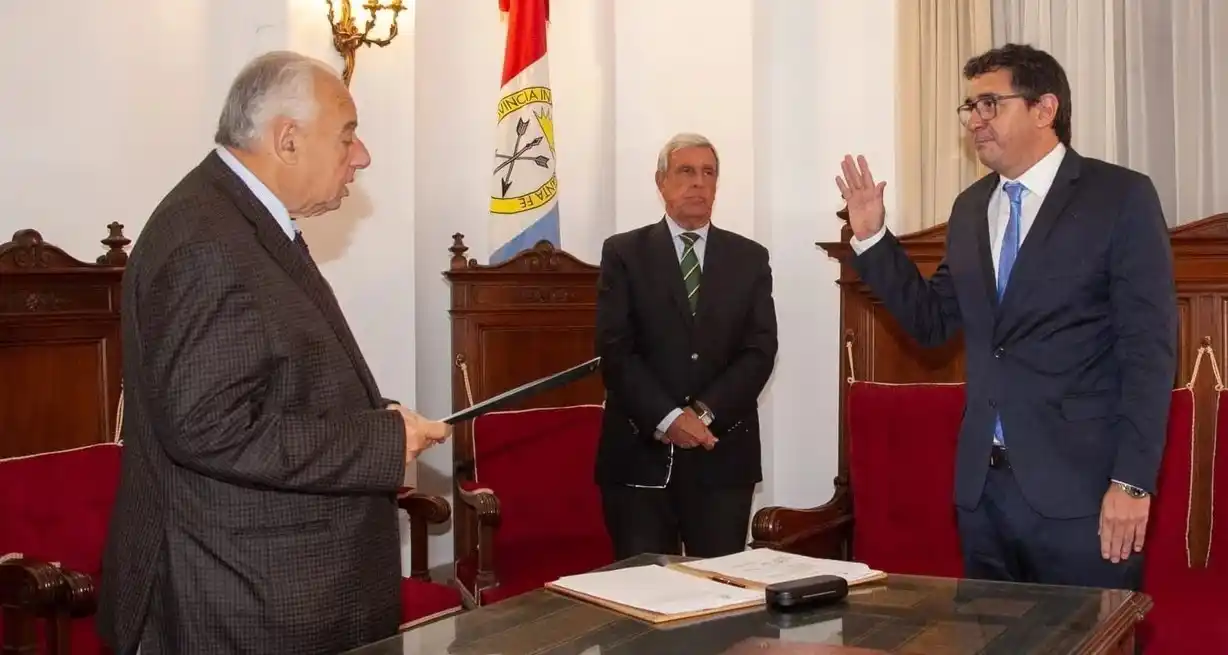 El presidente de la Corte, Rafael Gutiérrez, le tomó juramento este miércoles a Maiarota. Foto: Prensa Poder Judicial