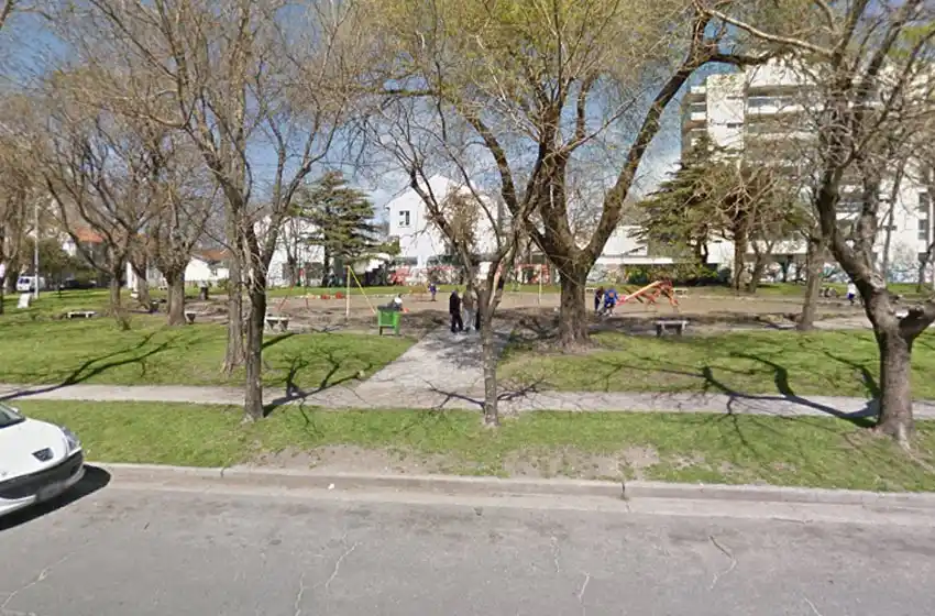 Con un revólver, amenazaba a la gente que pasaba por una plaza