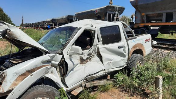 Tren embistió una camioneta: trasladaron a la conductora al Hospital