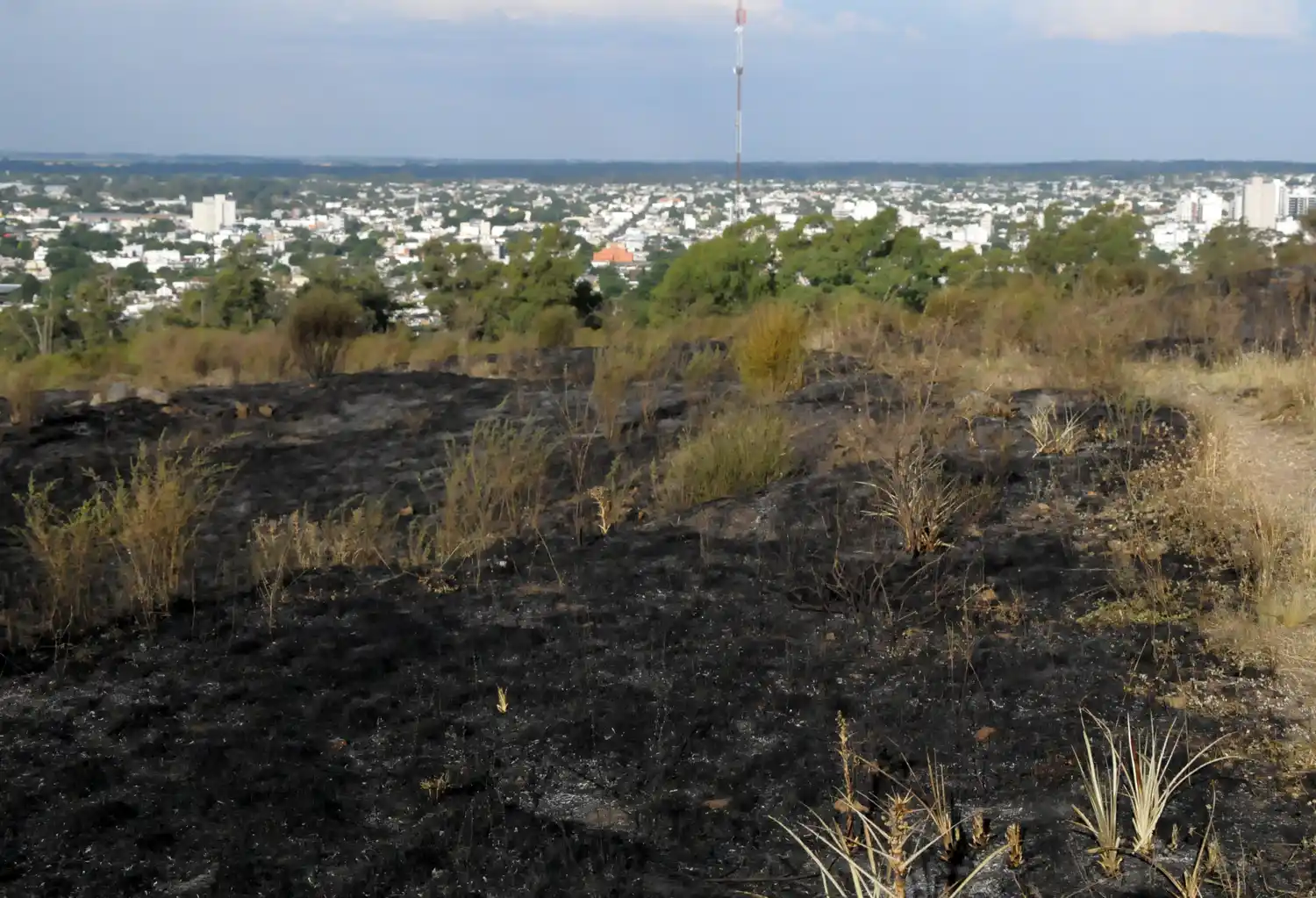 Bomberos sofocaron un incendio en Villa Laza