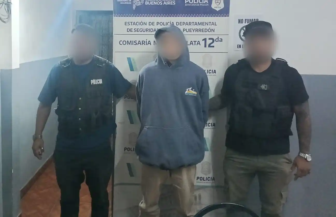 Durante el procedimiento, los efectivos lograron la aprehensión del sospechoso, quien se encontraba en el domicilio al momento del ingreso policial.
