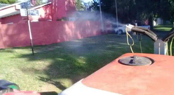 Fumigación y desinfección en barrios de la zona este de la ciudad