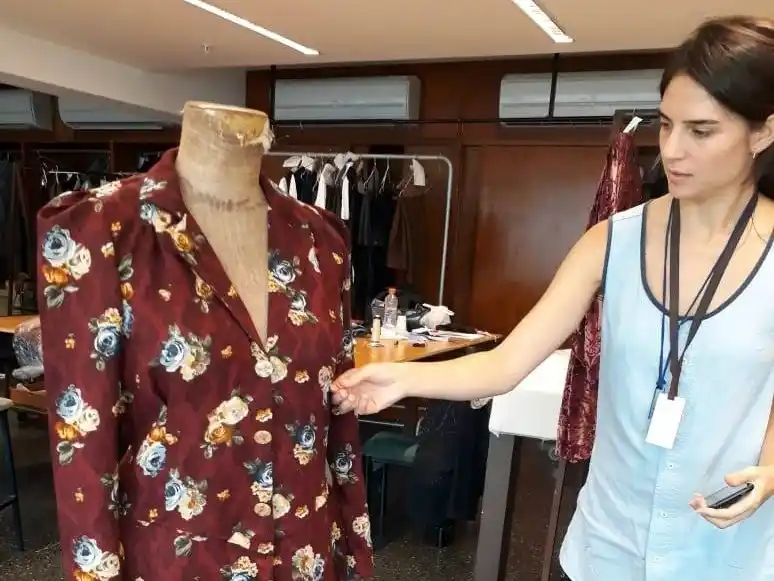 La necochense Manuela Villagra trabaja en vestuario