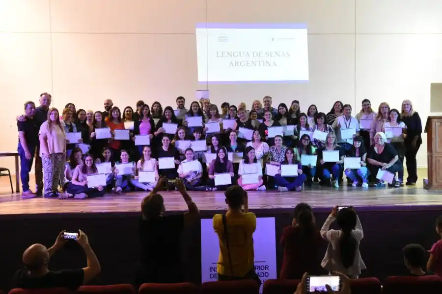 Se entregaron los certificados del Curso de Lengua de Señas Argentina