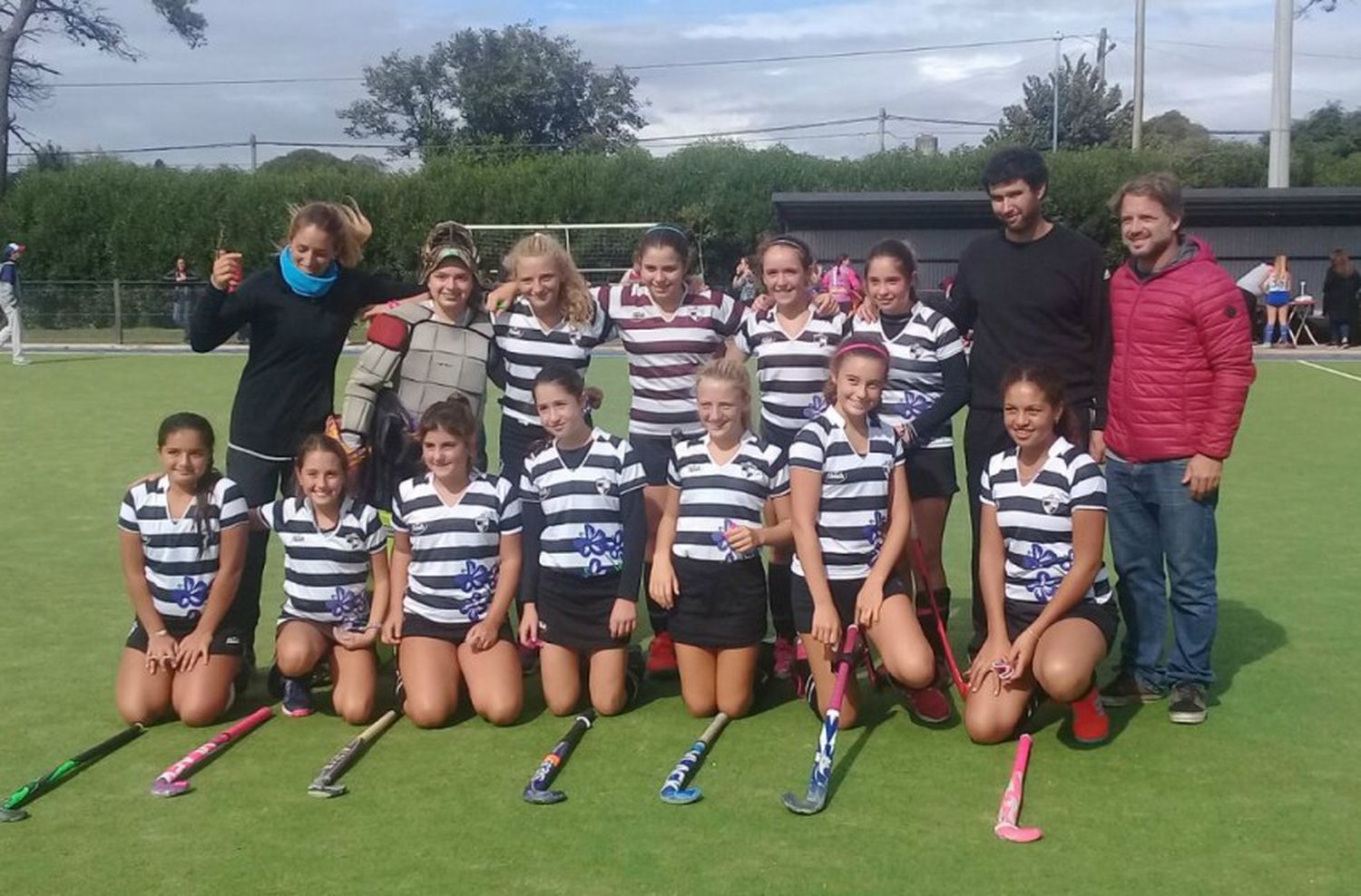 Debutaron las chicas de hockey de Sporting