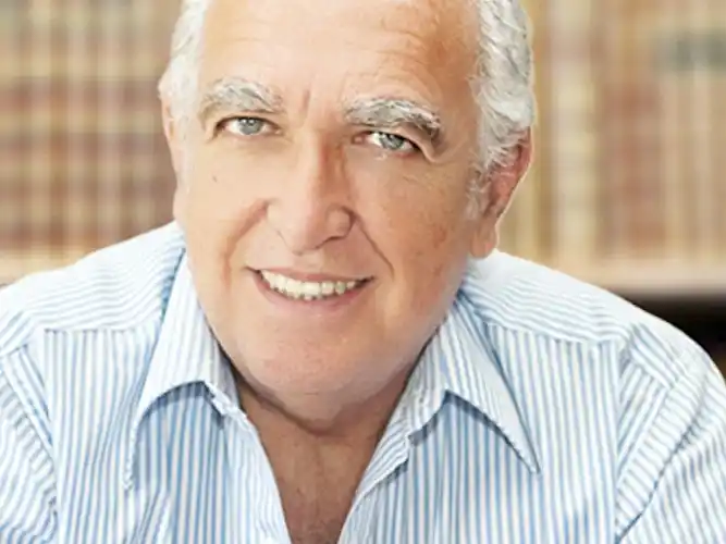 Distinción académica para Gil Lavedra por su rol en la vida institucional del país