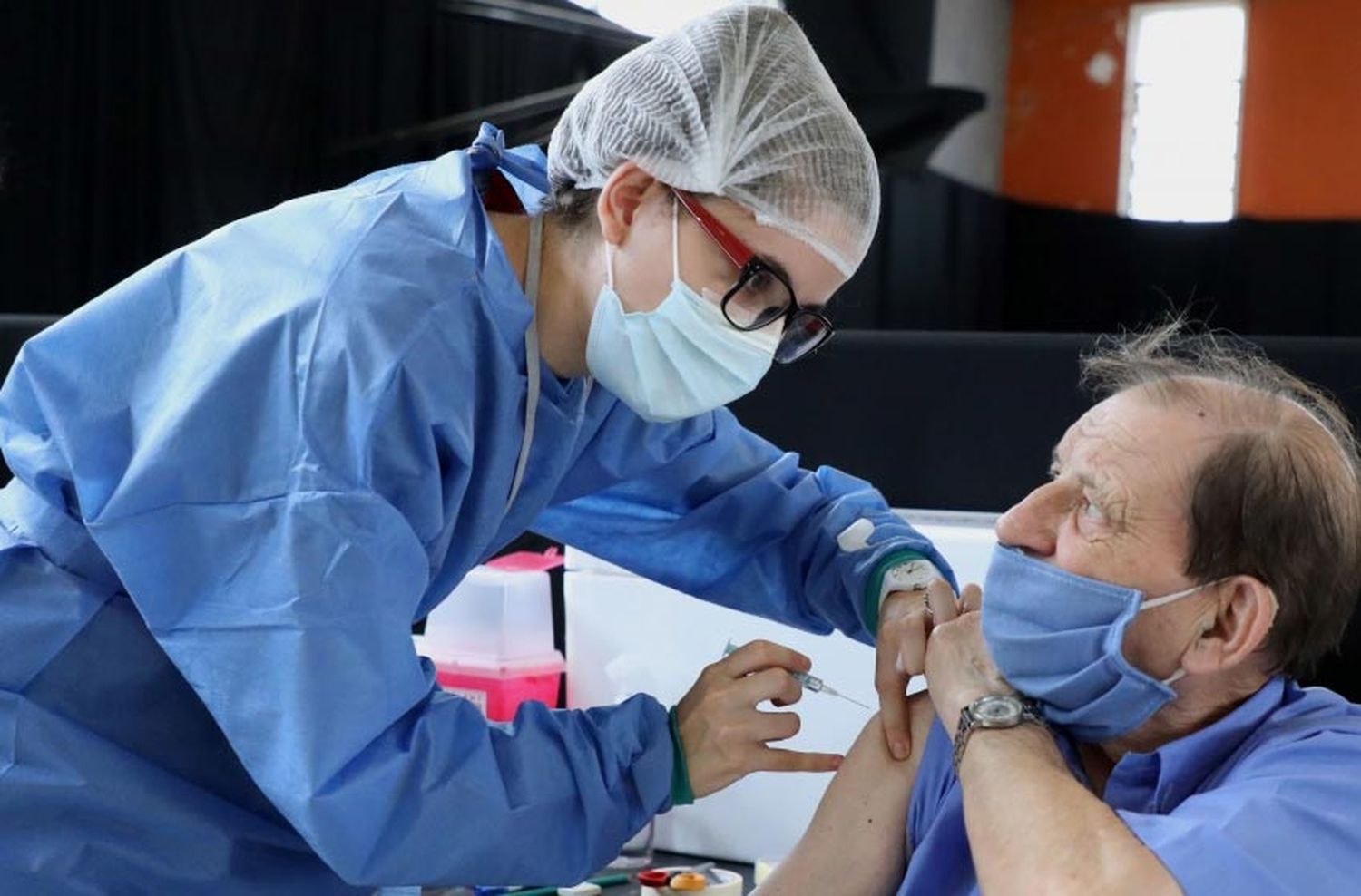 Tercera dosis para mayores de 70: «Es de vital importancia porque la inmunidad no dura tanto como se preveía con otras dosis»