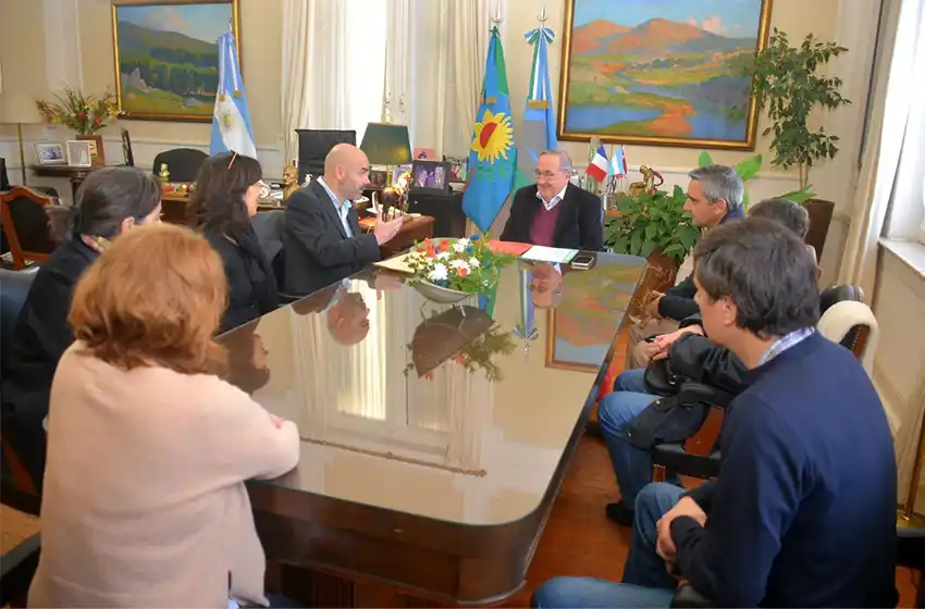 Lunghi se reunió con el escritor Eduardo Sacheri