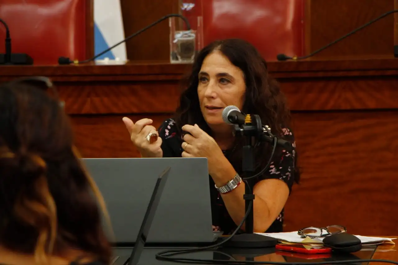 Desde su banca, Crespo trabaja en acciones concretas para eliminar las desigualdades.