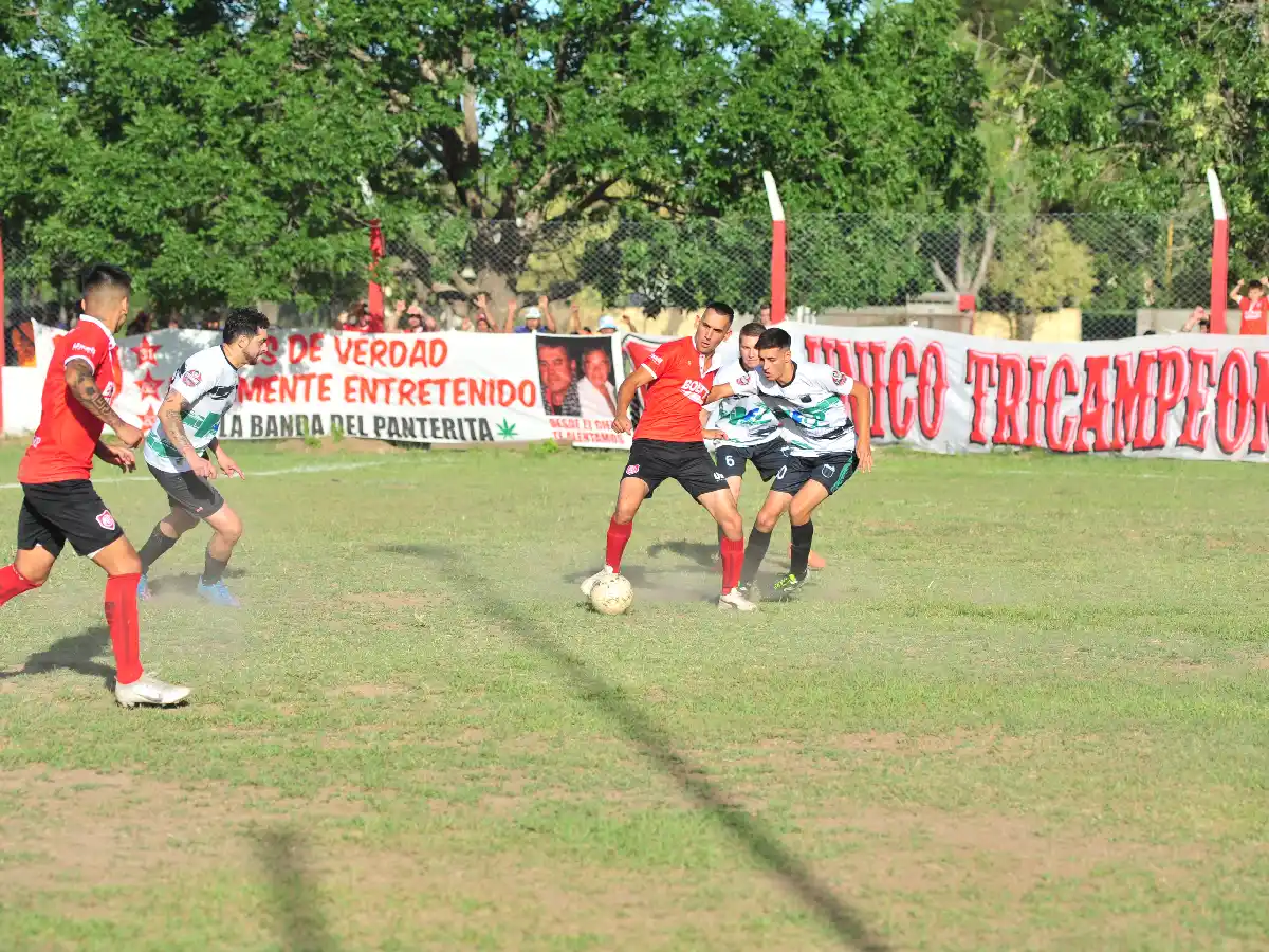 Acción en los cuartos de final de la Liga Amateur