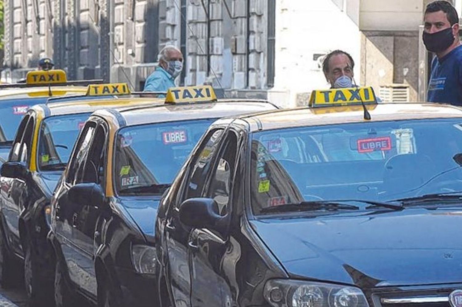 Taxistas rosarinos van por un aumento del 30% en la tarifa