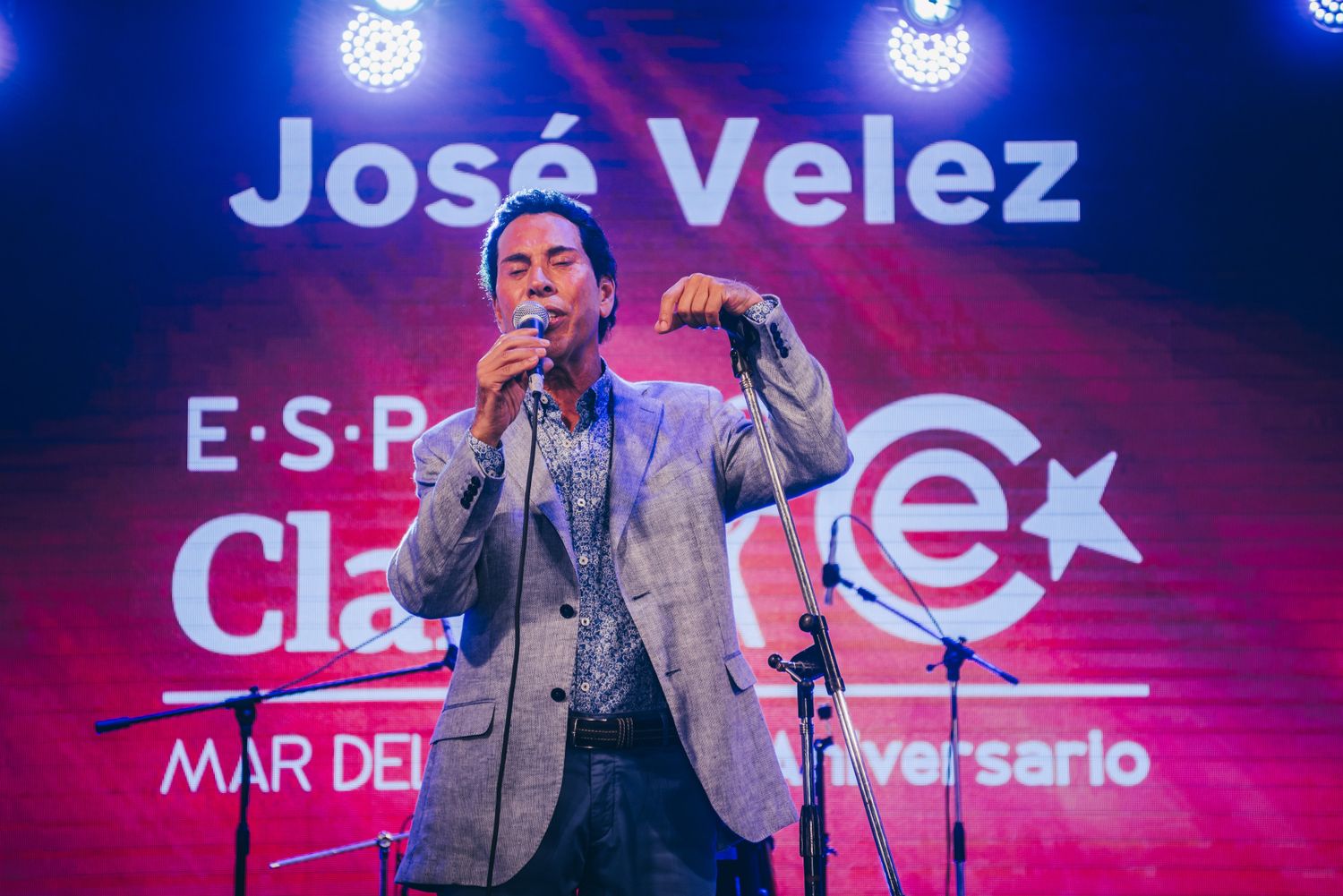 José Vélez hizo vibrar con sus clásicos al Espacio Clarín