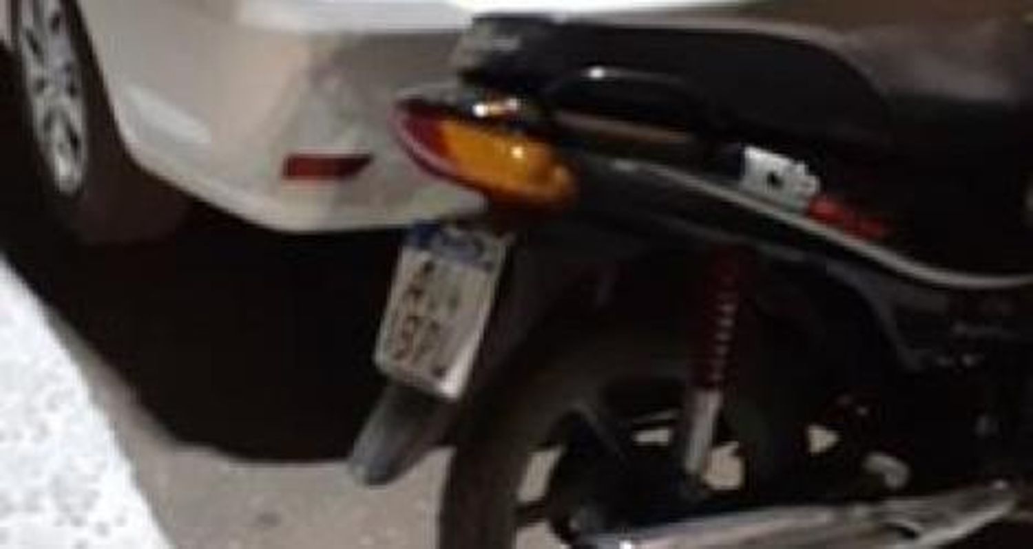 Reclamo: Auto estacionado en un cajón de motos