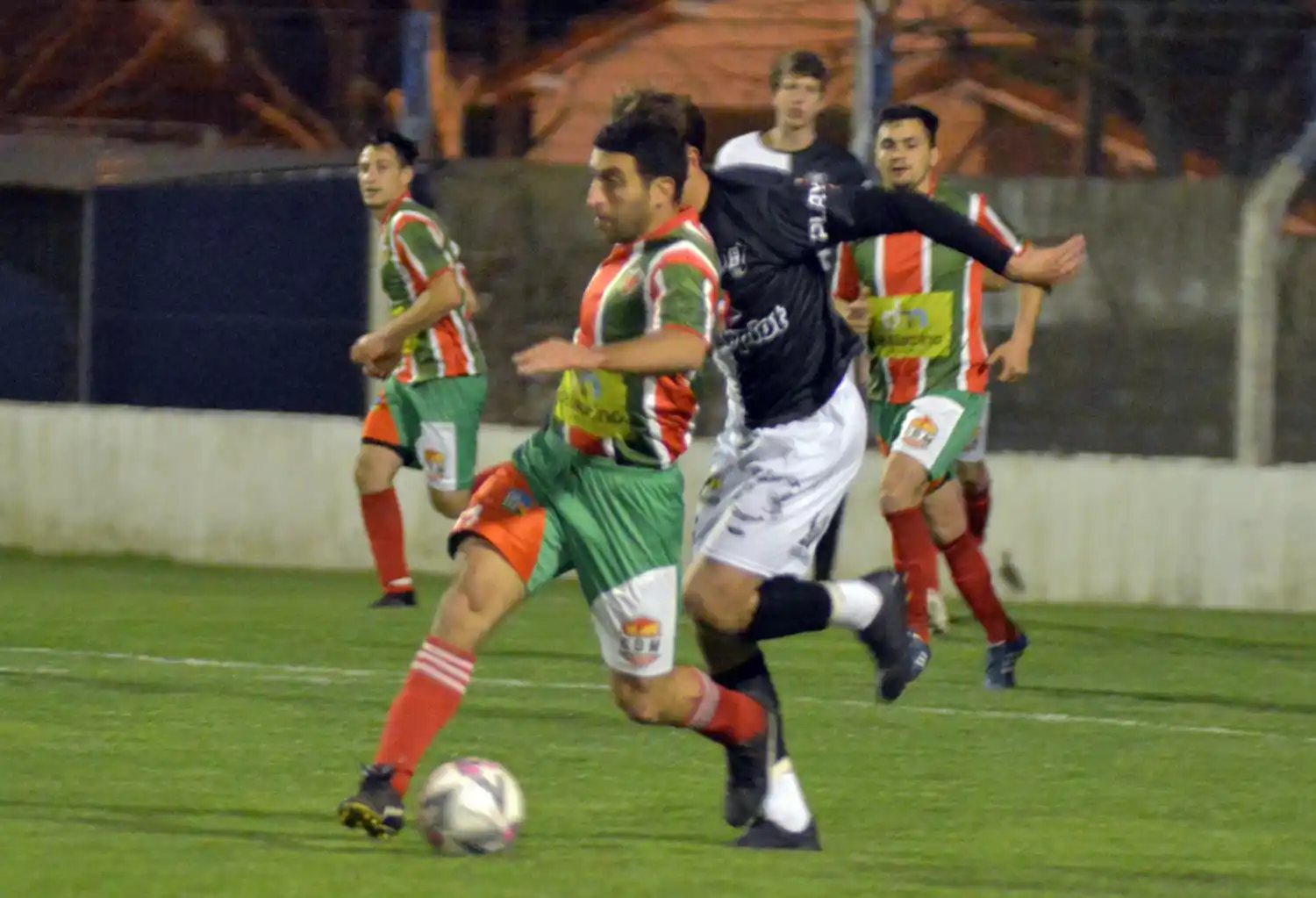 Luque, en posición dominante. Fue autor del gol de Unión.