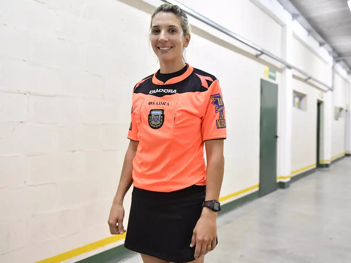 La primera jueza asistente en la primera del fútbol argentino dijo estar feliz por cumplir con su deber