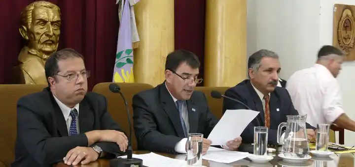 Tras las críticas, el Intendente de Azul dejó sin efecto su aumento de sueldo del 34%