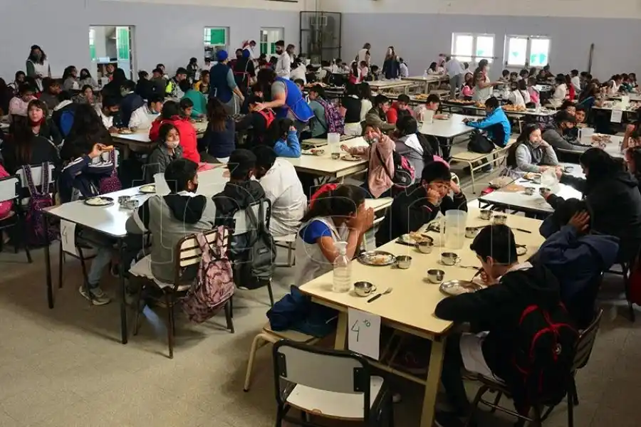 La Conferencia Episcopal planteó que "la comida no puede ser una variable de ajuste"