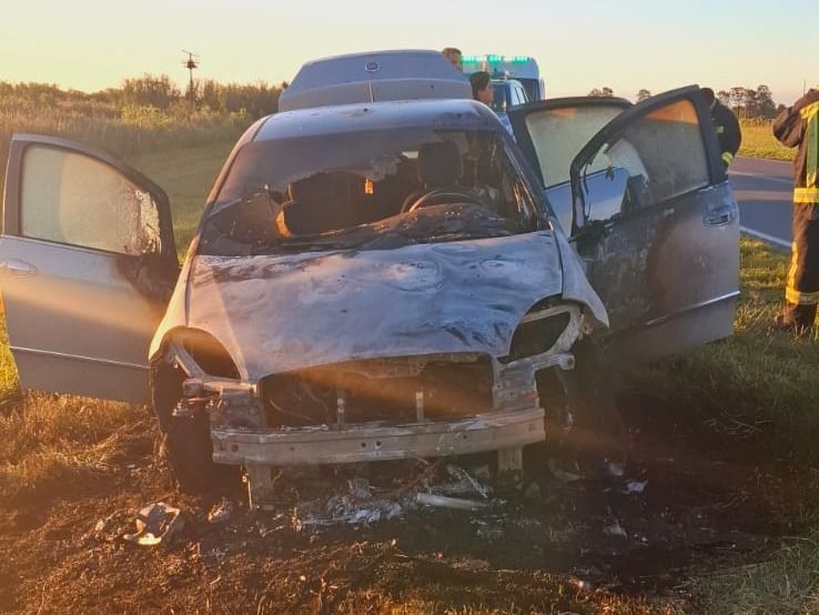 Se incendió un automóvil en plena Ruta 34 por un desperfecto mecánico