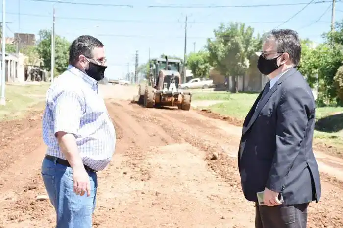 El municipio refuerza  los trabajos de enripiado y mantenimiento de calles