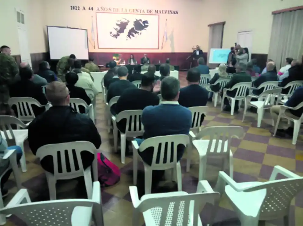 Funcionarios nacionales expusieron sobre producción para las Fuerzas Armadas