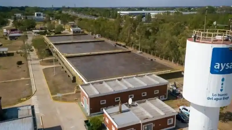 Milei acelera la privatización de Aysa: cuántos dólares pretende conseguir por la venta