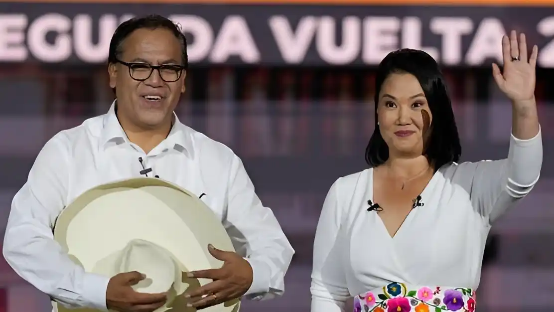 Keiko Fujimori y Roberto Sánchez, los especialistas calificaron el escenario como un empate técnico debido al escaso margen entre las candidaturas.