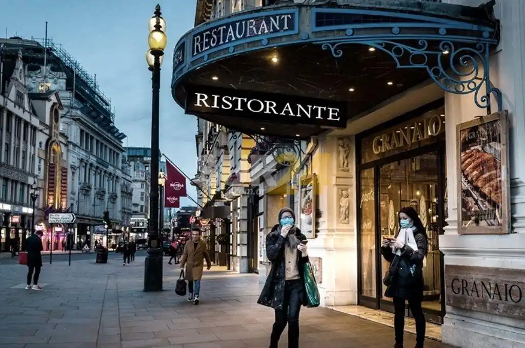 Italia abandona el toque de queda nocturno