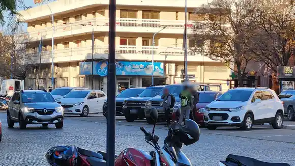 Otra vez: tensión entre lavacoches en pleno centro de Rafaela con intervención de la policía