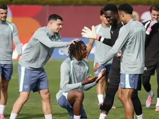 Suiza trabaja pensando en Argentina y espera por la evolución de una de sus figuras en al mitad de la cancha.