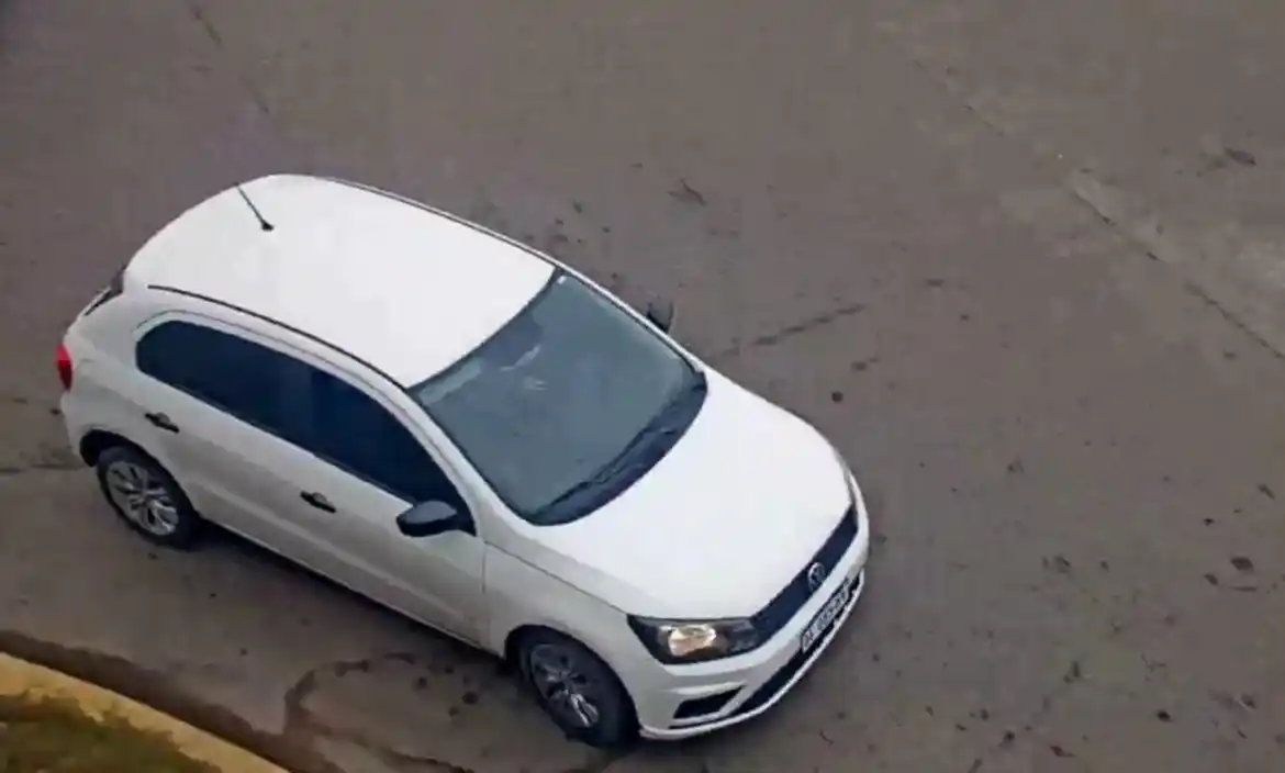 Detienen a dos personas acusadas de robar autos con inhibidores de señal