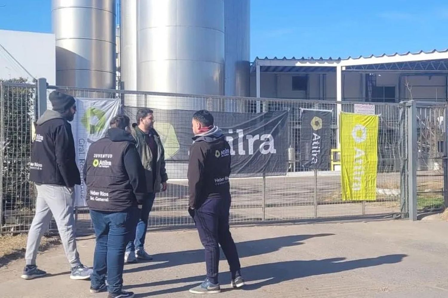 Se agrava el conflicto en Lácteos Vidal: Echaron a 29 empleados que bloquearon la planta en Carlos Casares