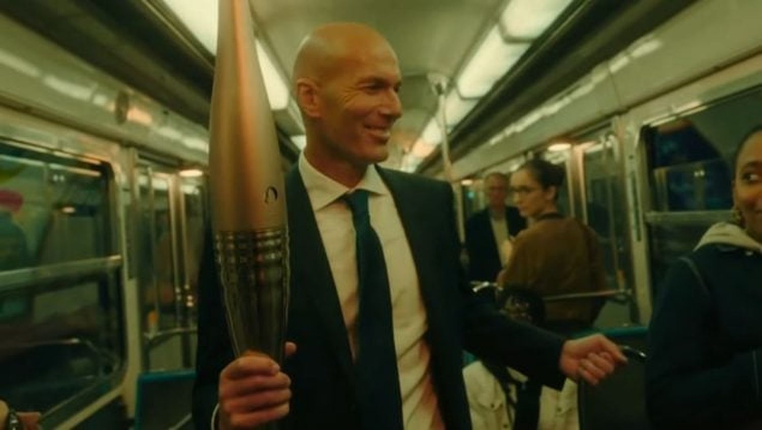 El divertido clip de Zidane corriendo con la antorcha por la inauguración de los Juegos Olímpicos