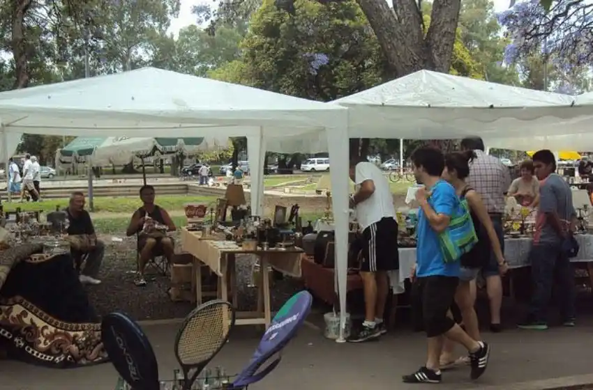 Navidad solidaria en el Mercado Retro La Huella