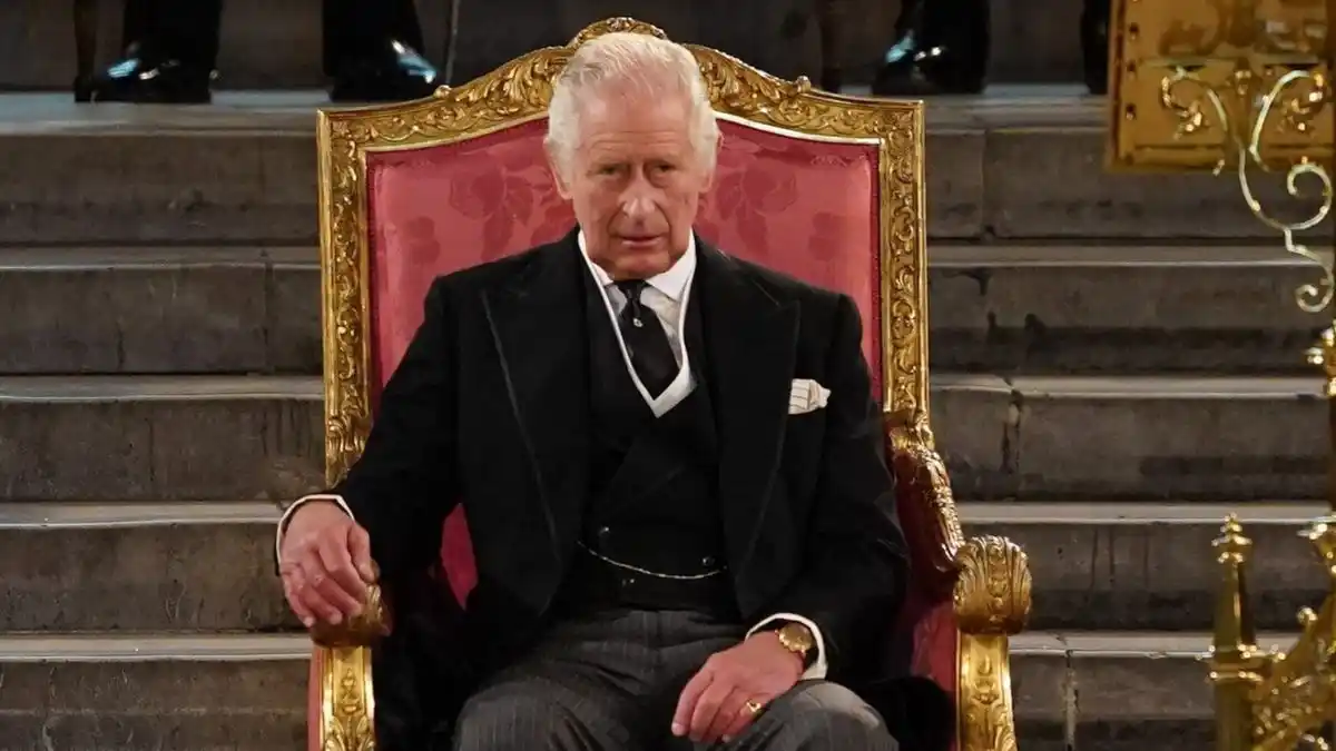Las manías del Rey Carlos III: su inodoro, el pijama y todas sus extravagancias