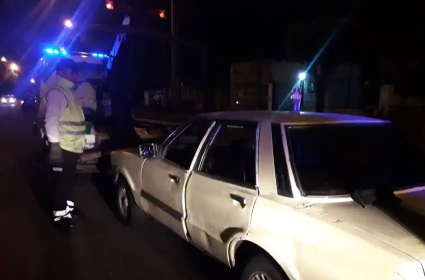 Detuvieron a un hombre con 2,90 de alcohol en sangre: casi atropella a agentes policiales