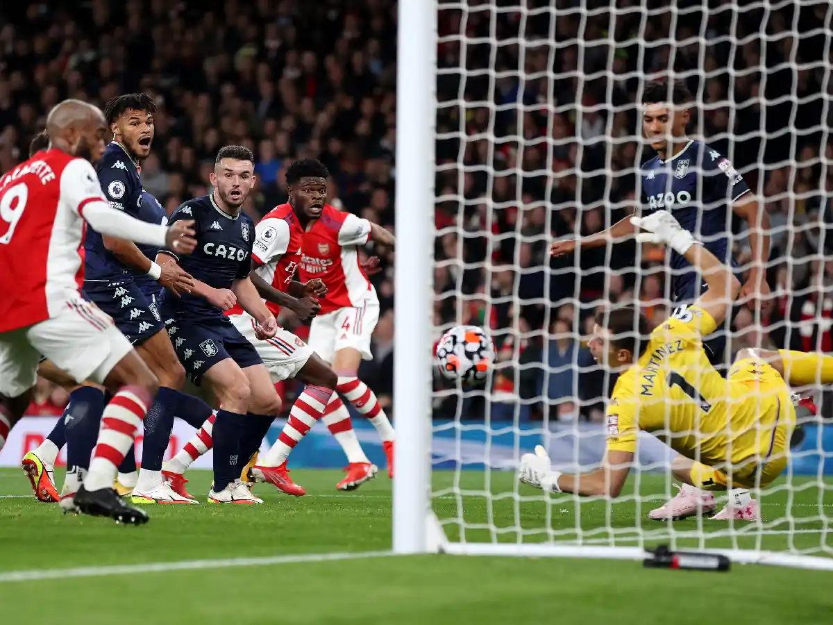 Premier League: perdió el equipo de "Dibu" Martínez