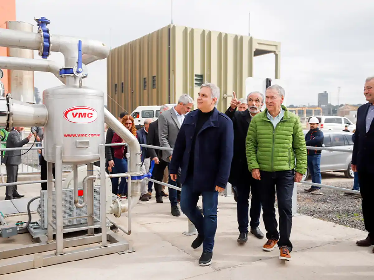 Schiaretti y Llaryora habilitaron la planta de biogeneración eléctrica de Bajo Grande