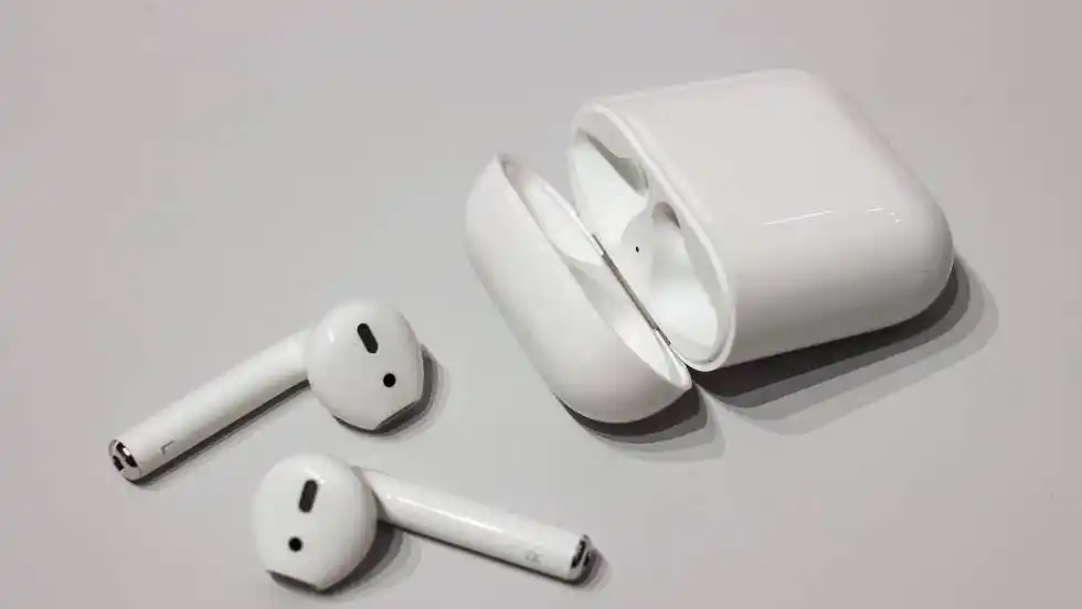 Resistentes al agua y activación por voz: Apple prepara la renovación de sus auriculares AirPods