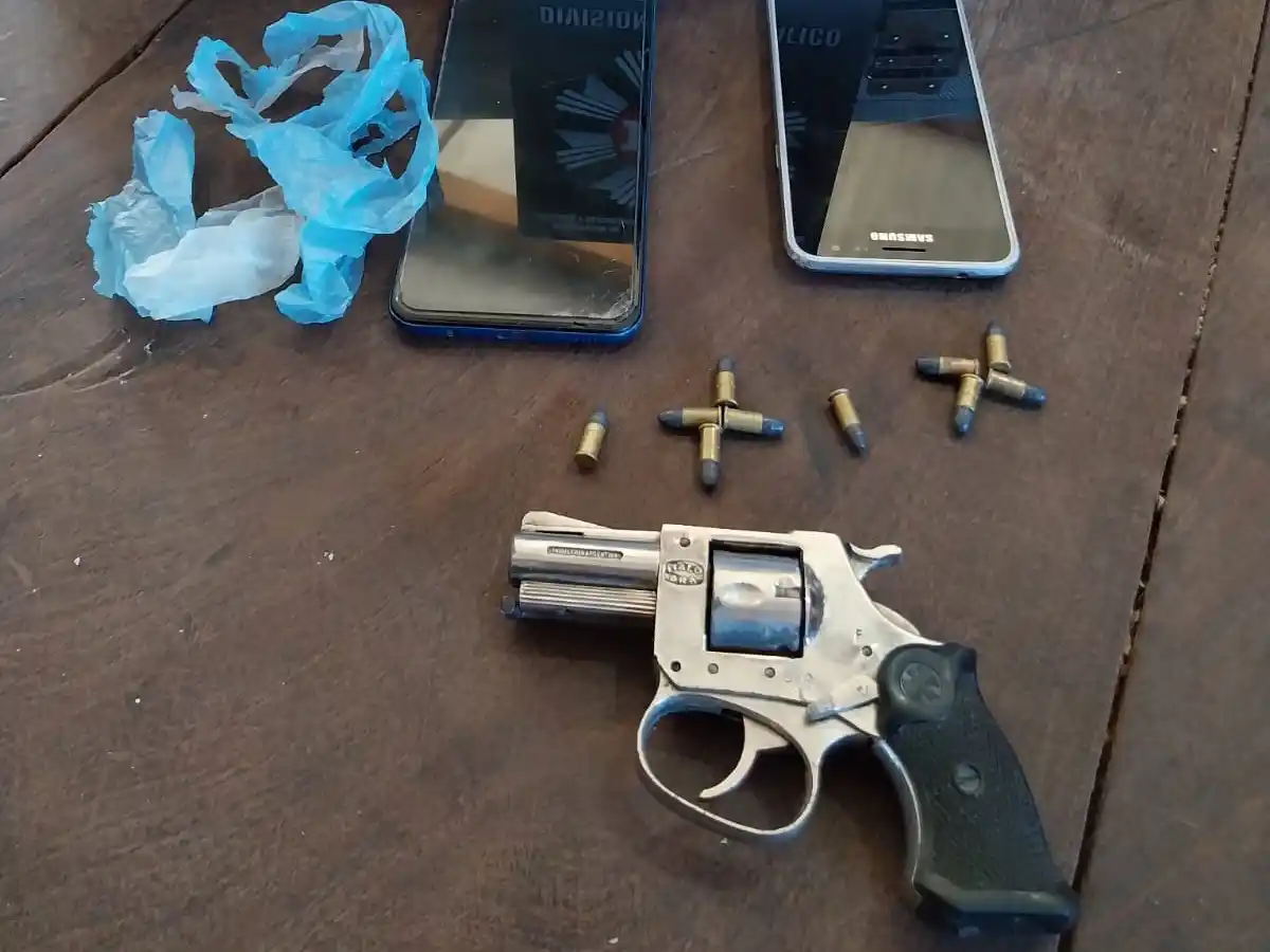 Allanaron una casa por microtráfico a pocos kilómetros de Rafaela: hallaron drogas, dinero y un arma de fuego
