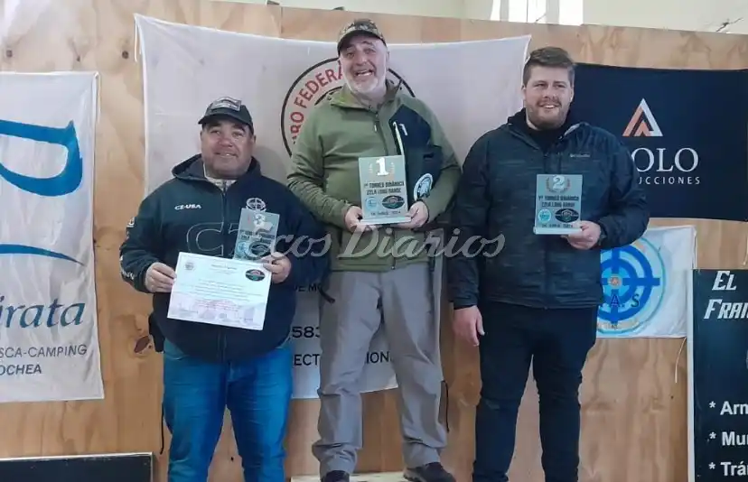 El podio. (De izq. a der) Gerardo Reyes (tercero), Hernán Pasantino (primero) y Rodrigo Soave (segundo)