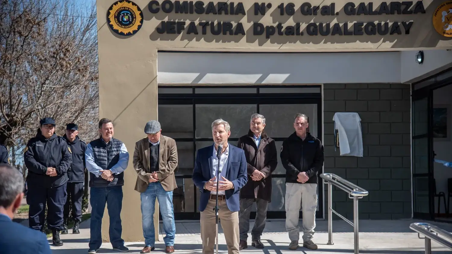 Frigerio inauguró la nueva comisaría en Galarza y encabezó una reunión de gabinete