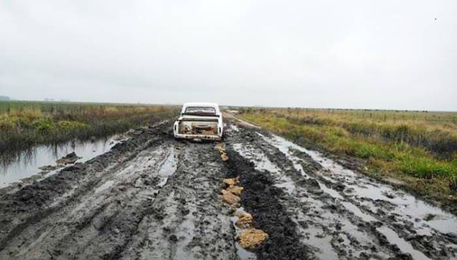 Cansados de reclamar por el mal estado de los caminos  y la inoperancia de Vialidad