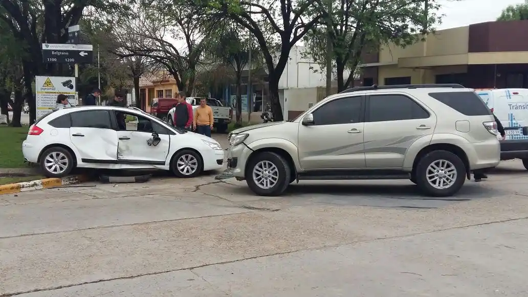 Cámara de seguridad registró el choque en Rivadavia y Belgrano